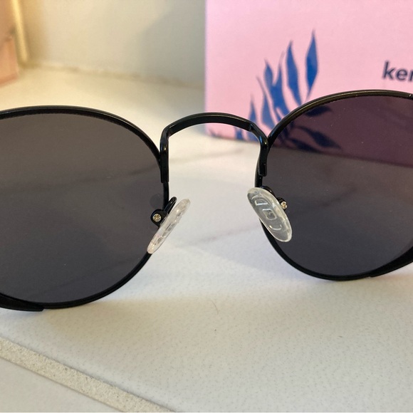 Kensngtn Milan Black Sunglasses with Case and Box - Picture 3 of 5